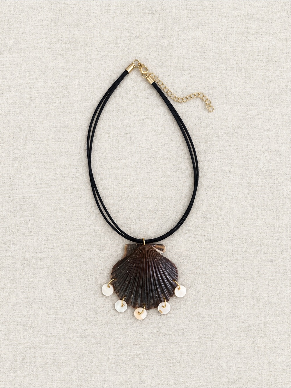 Black Shell Pendant Necklace